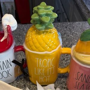 PINEAPPLE MUG RAE DUNN (only pineapple mug)